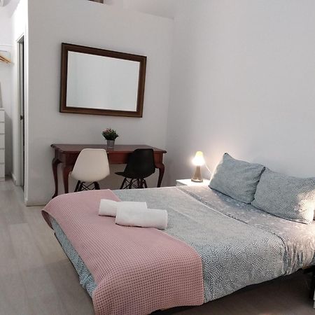 Hostal Urban Basic L'Hospitalet de Llobregat Exterior photo